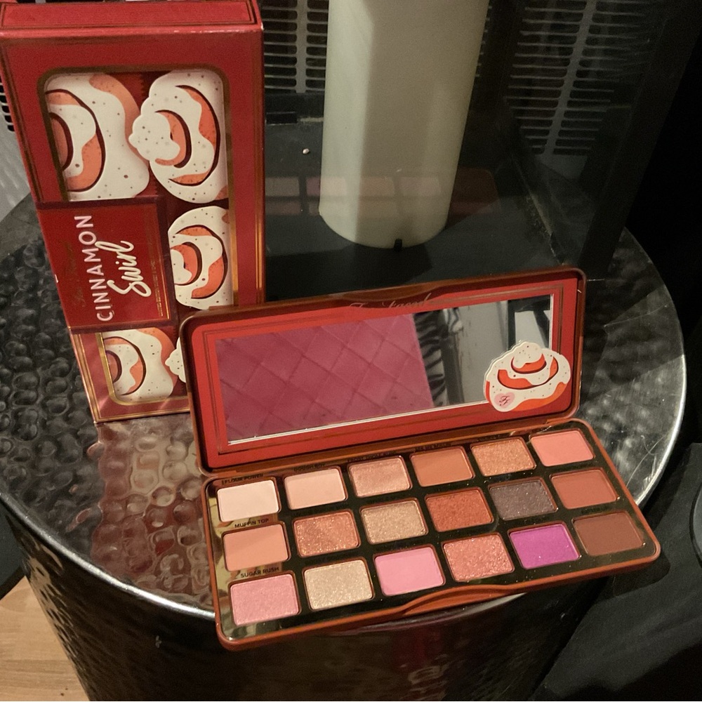 Cinnamon Swirl Eyeshadow Palette by Unknown Brand